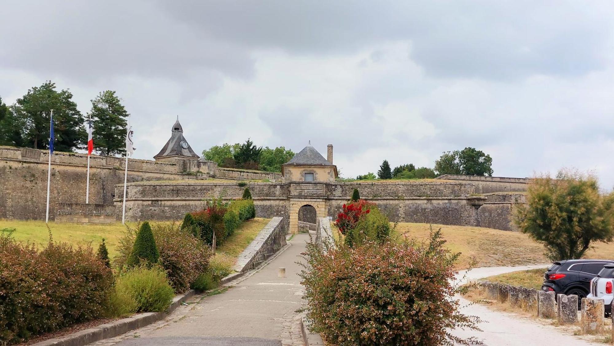 شقة Duplex Cocoon - 10 Min De Blaye - 20 Min Cnpe - Wifi - Tv Hd Saint-Seurin-de-Cursac المظهر الخارجي الصورة